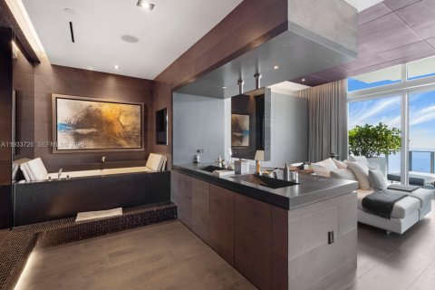 Condo in Miami, Florida, 3 bedrooms  № 1991995 - photo 29