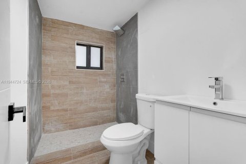 Immobilier commercial à vendre à Miami, Floride: 255.67 m2 № 2001360 - photo 2