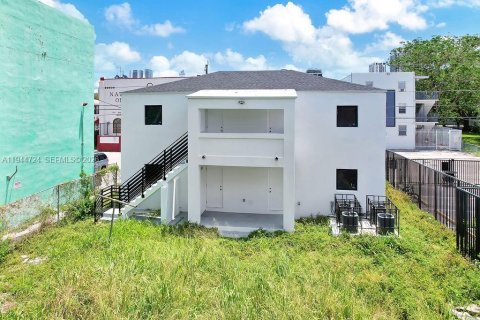 Immobilier commercial à vendre à Miami, Floride: 255.67 m2 № 2001360 - photo 8