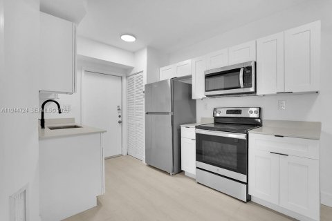 Immobilier commercial à Miami, Floride 255.67 m2 № 2001360