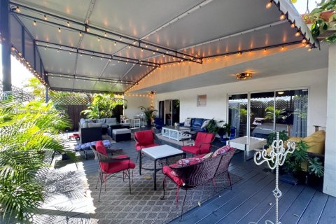 House in Miami, Florida 3 bedrooms, 161 sq.m. № 2042033 - photo 2