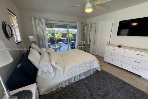 House in Miami, Florida 3 bedrooms, 161 sq.m. № 2042033 - photo 5