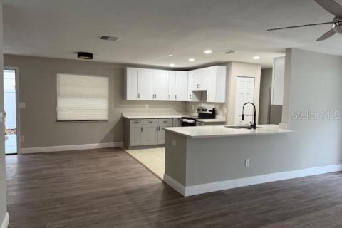 Casa en venta en Orlando, Florida, 4 dormitorios, 120.77 m2 № 1902286 - foto 13