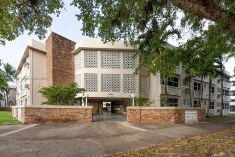 Снять в аренду кондоминиум в Корал-Гейблс, Флорида 36.42м2, № 1971129 - фото 1