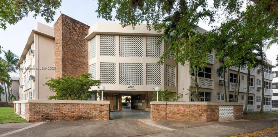 Студия в кондо в Корал-Гейблс, Флорида № 1971129