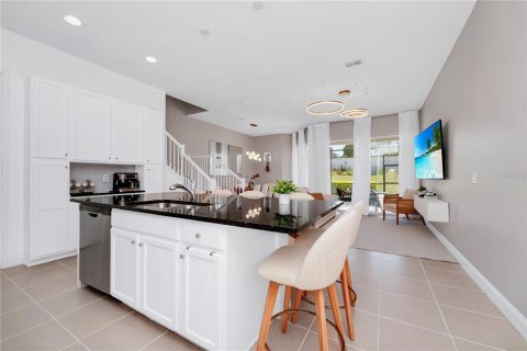 Touwnhouse à louer à Davenport, Floride: 5 chambres, 204.76 m2 № 2097270 - photo 2