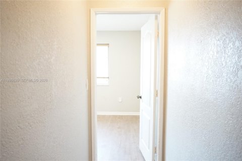 Condo in Miami, Florida, 4 bedrooms  № 2057977 - photo 19