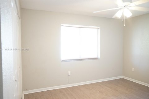 Condo in Miami, Florida, 4 bedrooms  № 2057977 - photo 3