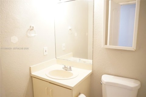 Condo in Miami, Florida, 4 bedrooms  № 2057977 - photo 13