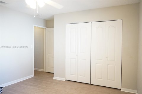 Condo in Miami, Florida, 4 bedrooms  № 2057977 - photo 8