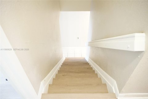 Condo in Miami, Florida, 4 bedrooms  № 2057977 - photo 11