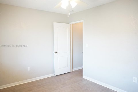 Condo in Miami, Florida, 4 bedrooms  № 2057977 - photo 22