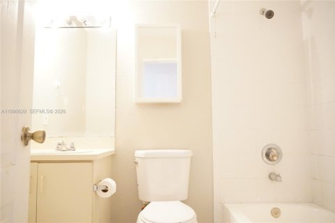 Condo in Miami, Florida, 4 bedrooms  № 2057977 - photo 14