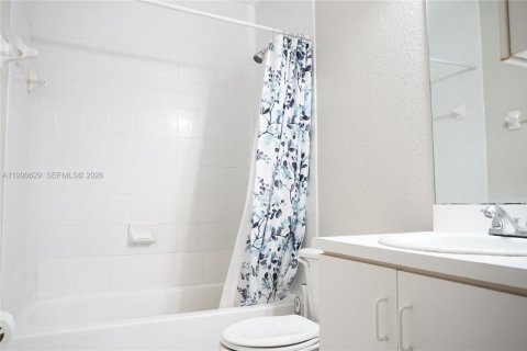 Condo in Miami, Florida, 4 bedrooms  № 2057977 - photo 2