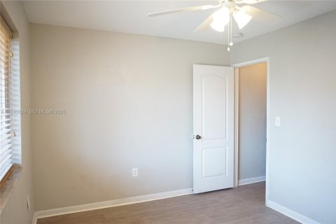 Condo in Miami, Florida, 4 bedrooms  № 2057977 - photo 21