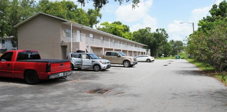 Apartment in Pinellas Park, Florida 2 bedrooms, 83.61 sq.m. № 2197188