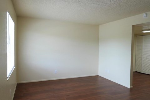 Apartment in Pinellas Park, Florida 2 bedrooms, 83.61 sq.m. № 2197188 - photo 5