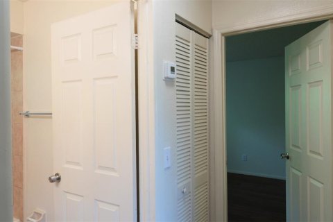 Apartment in Pinellas Park, Florida 2 bedrooms, 83.61 sq.m. № 2197188 - photo 9