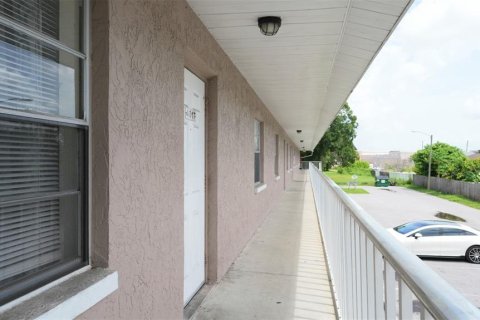 Apartment in Pinellas Park, Florida 2 bedrooms, 83.61 sq.m. № 2197188 - photo 4