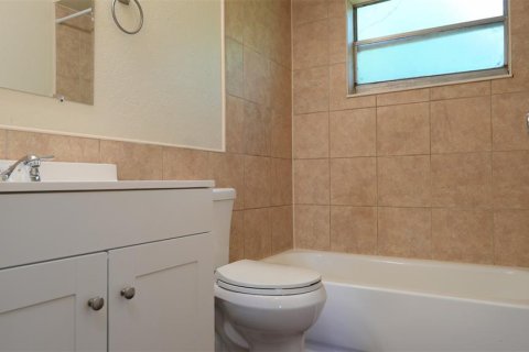 Apartment in Pinellas Park, Florida 2 bedrooms, 83.61 sq.m. № 2197188 - photo 10