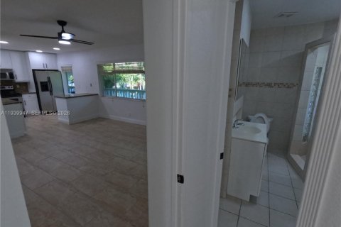 Купить кондоминиум в Форт-Лодердейл, Флорида 3 спальни, 95.88м2, № 2088696 - фото 12