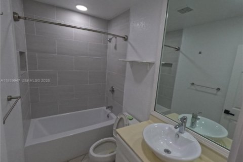 Купить кондоминиум в Форт-Лодердейл, Флорида 3 спальни, 95.88м2, № 2088696 - фото 17