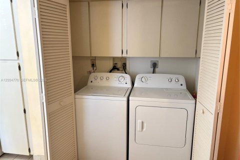 Condo in Pompano Beach, Florida, 3 bedrooms  № 2068986 - photo 4