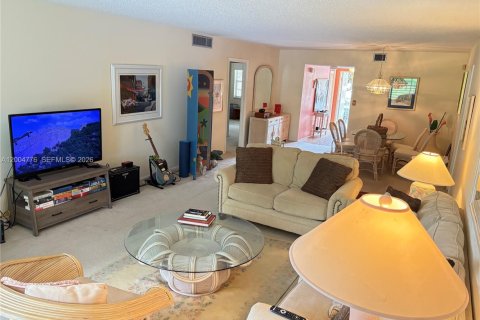 Condo in Pompano Beach, Florida, 3 bedrooms  № 2068986 - photo 5