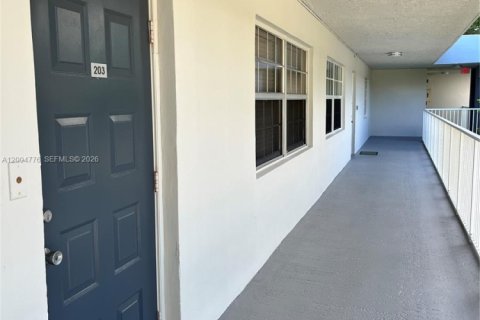 Condo in Pompano Beach, Florida, 3 bedrooms  № 2068986 - photo 28