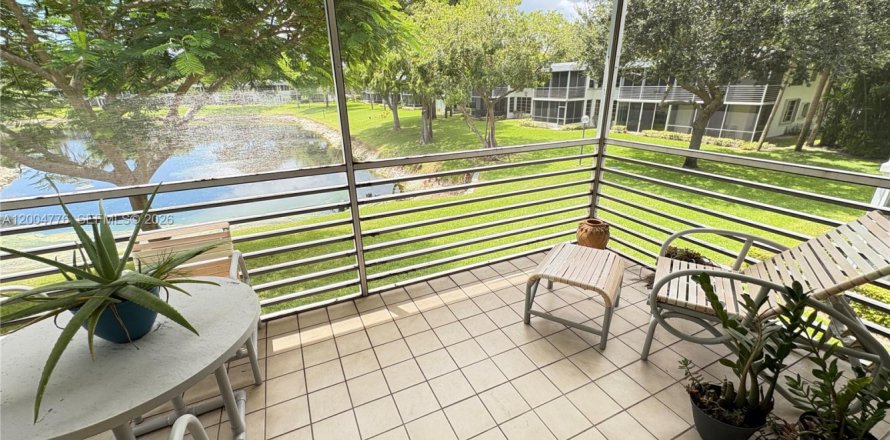 Condo in Pompano Beach, Florida, 3 bedrooms  № 2068986