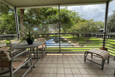 Condo in Pompano Beach, Florida, 3 bedrooms  № 2068986 - photo 9