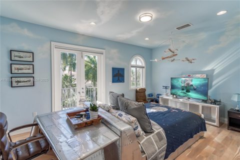 House in Coral Gables, Florida 5 bedrooms, 505.2 sq.m. № 1887981 - photo 26