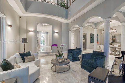 House in Coral Gables, Florida 5 bedrooms, 505.2 sq.m. № 1887981 - photo 29