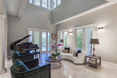 House in Coral Gables, Florida 5 bedrooms, 505.2 sq.m. № 1887981 - photo 4