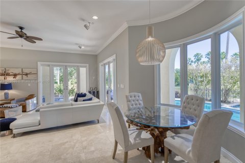 House in Coral Gables, Florida 5 bedrooms, 505.2 sq.m. № 1887981 - photo 6