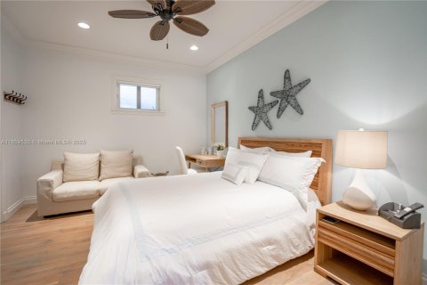 House in Coral Gables, Florida 5 bedrooms, 505.2 sq.m. № 1887981 - photo 20