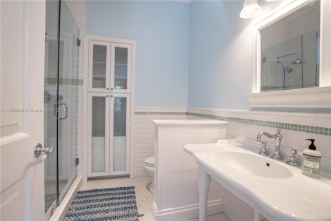 House in Coral Gables, Florida 5 bedrooms, 505.2 sq.m. № 1887981 - photo 27