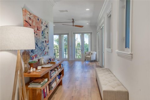 House in Coral Gables, Florida 5 bedrooms, 505.2 sq.m. № 1887981 - photo 18