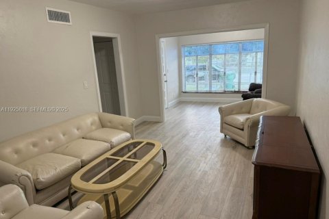 Propiedad comercial en venta en Miami, Florida, 134.24 m2 № 1984157 - foto 5