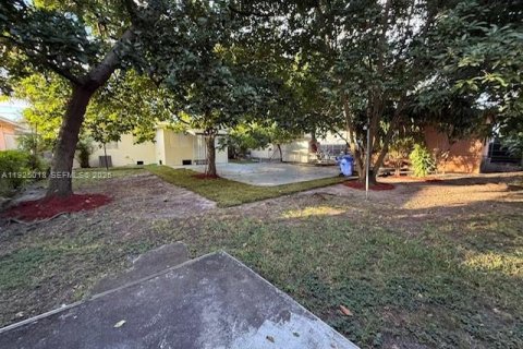 Propiedad comercial en venta en Miami, Florida, 134.24 m2 № 1984157 - foto 4