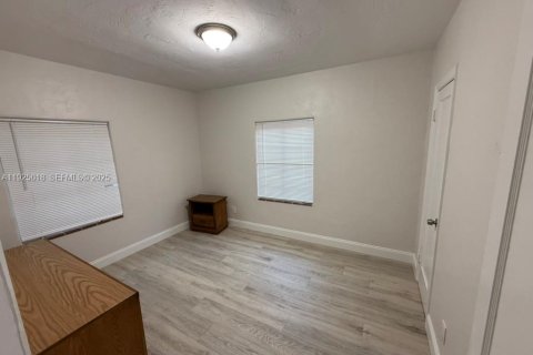 Propiedad comercial en venta en Miami, Florida, 134.24 m2 № 1984157 - foto 12