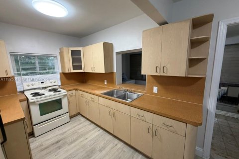 Propiedad comercial en venta en Miami, Florida, 134.24 m2 № 1984157 - foto 8