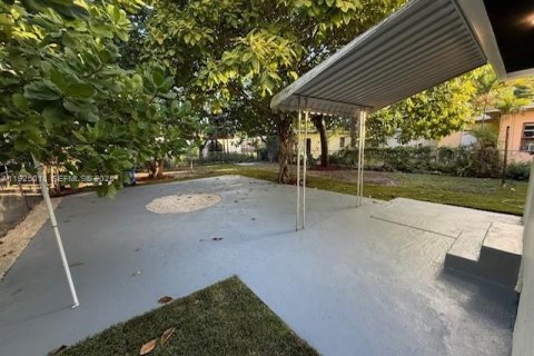 Propiedad comercial en venta en Miami, Florida, 134.24 m2 № 1984157 - foto 3