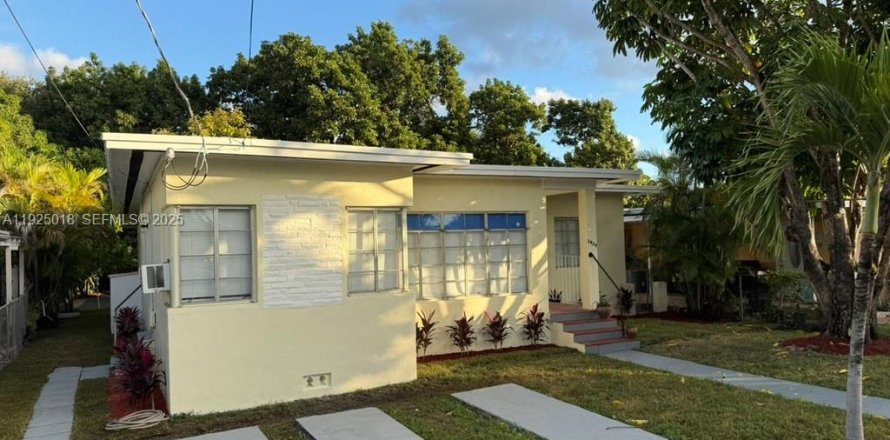 Propiedad comercial en Miami, Florida 134.24 m2 № 1984157