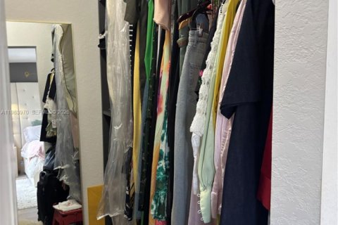 Снять в аренду таунхаус в Флорида-Сити, Флорида 3 спальни, 136.01м2, № 2048556 - фото 30