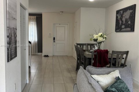 Снять в аренду таунхаус в Флорида-Сити, Флорида 3 спальни, 136.01м2, № 2048556 - фото 17