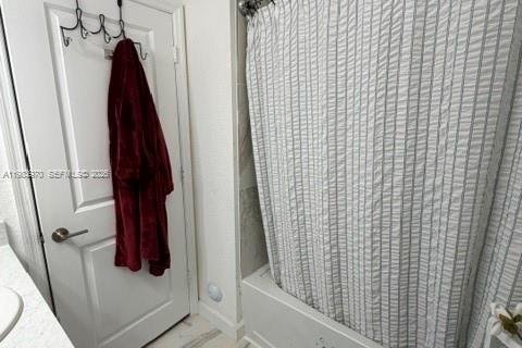 Снять в аренду таунхаус в Флорида-Сити, Флорида 3 спальни, 136.01м2, № 2048556 - фото 28