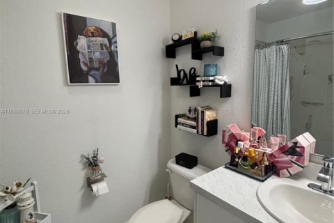 Снять в аренду таунхаус в Флорида-Сити, Флорида 3 спальни, 136.01м2, № 2048556 - фото 27