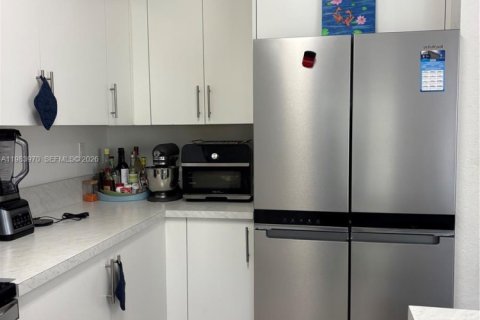 Снять в аренду таунхаус в Флорида-Сити, Флорида 3 спальни, 136.01м2, № 2048556 - фото 13