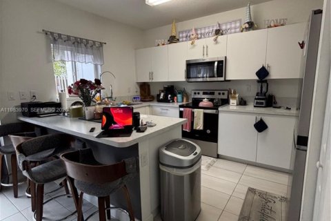 Снять в аренду таунхаус в Флорида-Сити, Флорида 3 спальни, 136.01м2, № 2048556 - фото 12